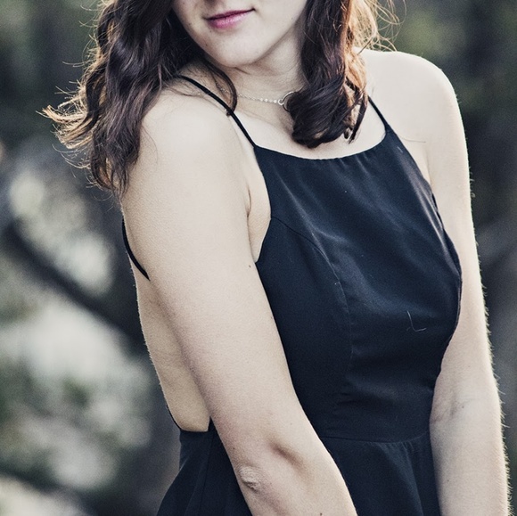 Little black dress, open strappy back - Picture 4 of 5